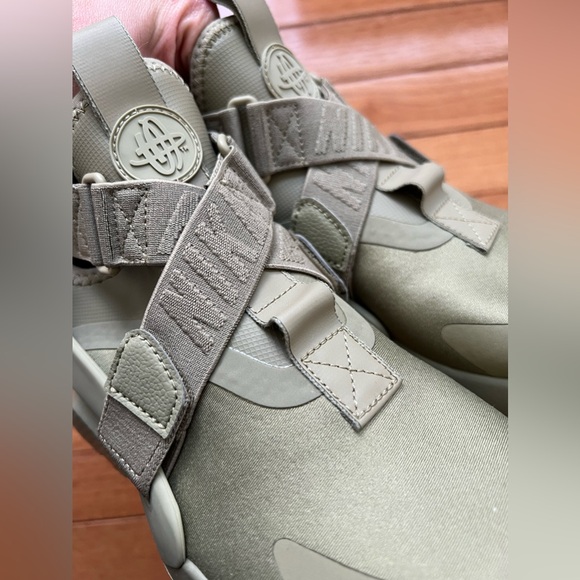 [BRAND NEW] Women’s Nike Air Huarache City, Olive Green| size US6.5